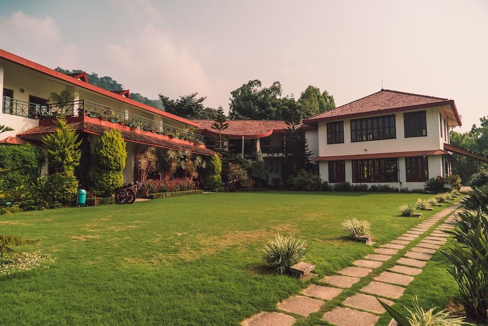 Amritara Ambatty Greens Resort Virajpet Eksteriør bilde